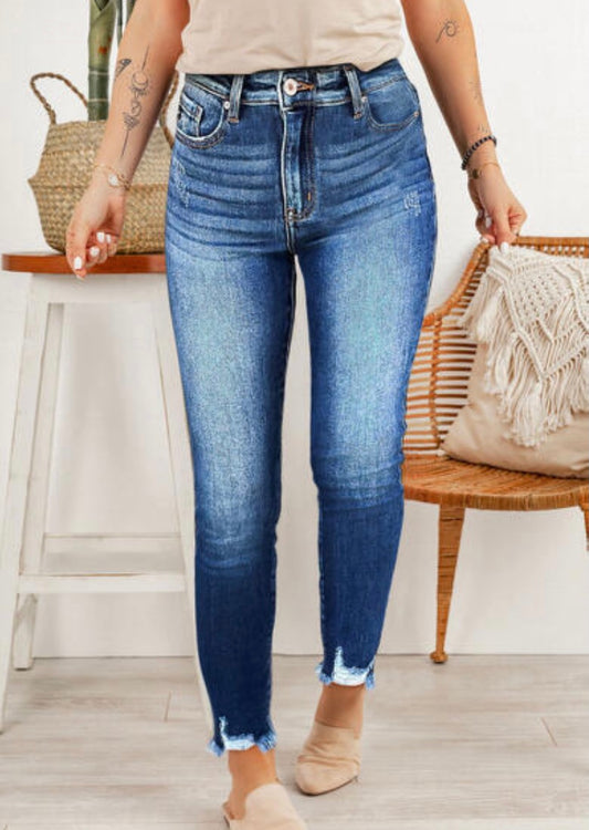 Distressed ankle skinny jean