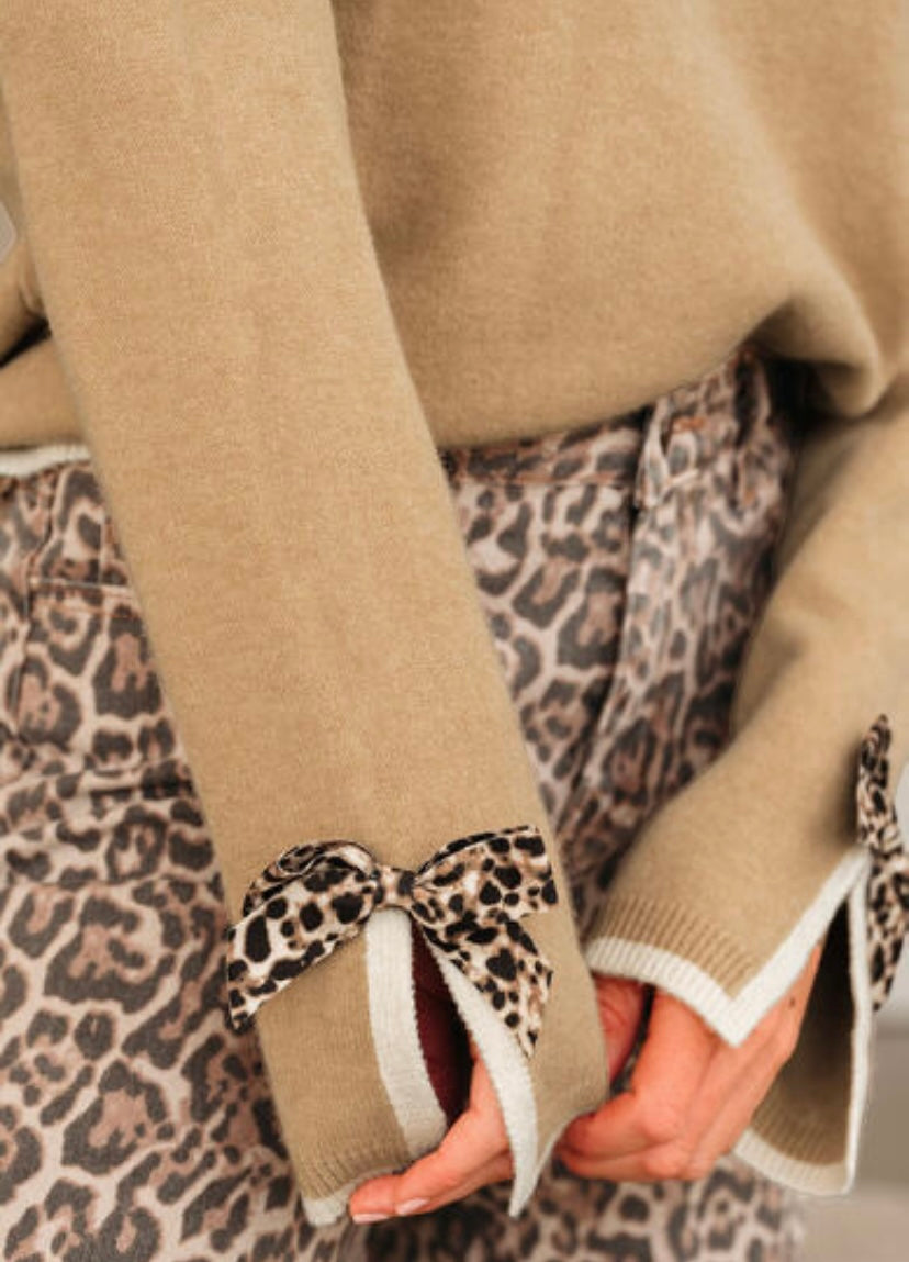 Leopard Bow Detailed Sweater